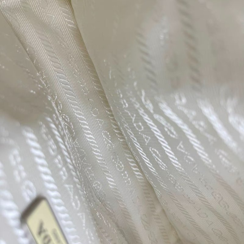 Prada 黑白點點hobo尼龍腋下包 22*17*6 99新配件塵袋-5