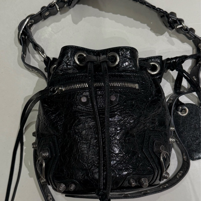 balenciaga 水桶包 降價為31000-0