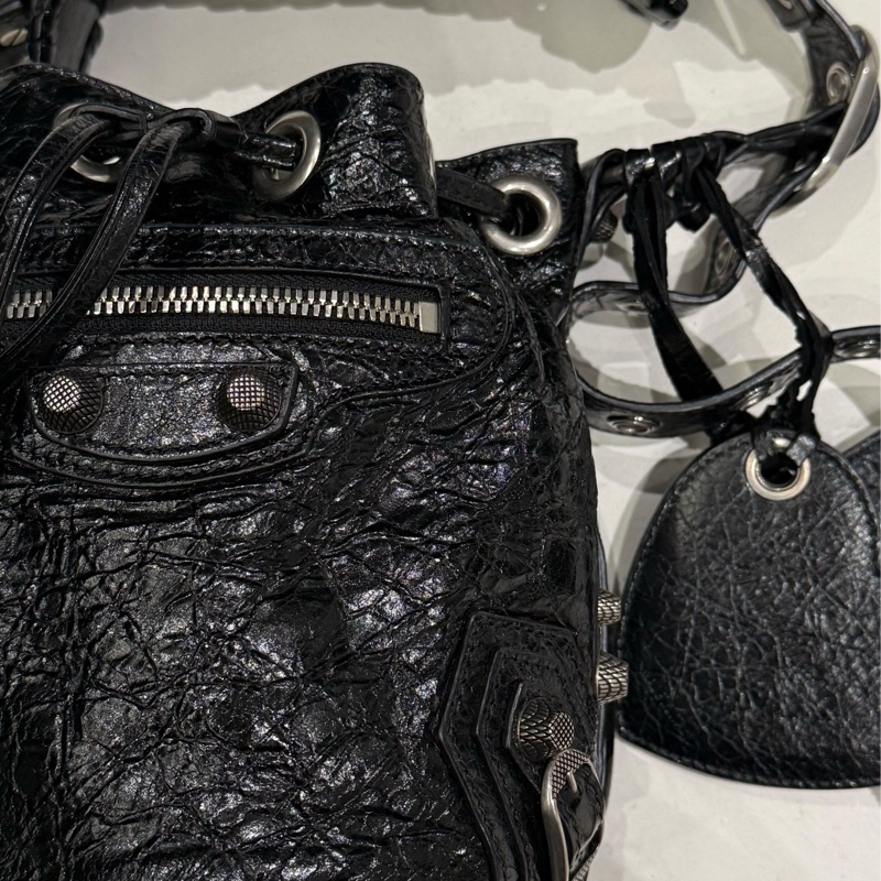 balenciaga 水桶包 降價為31000-2