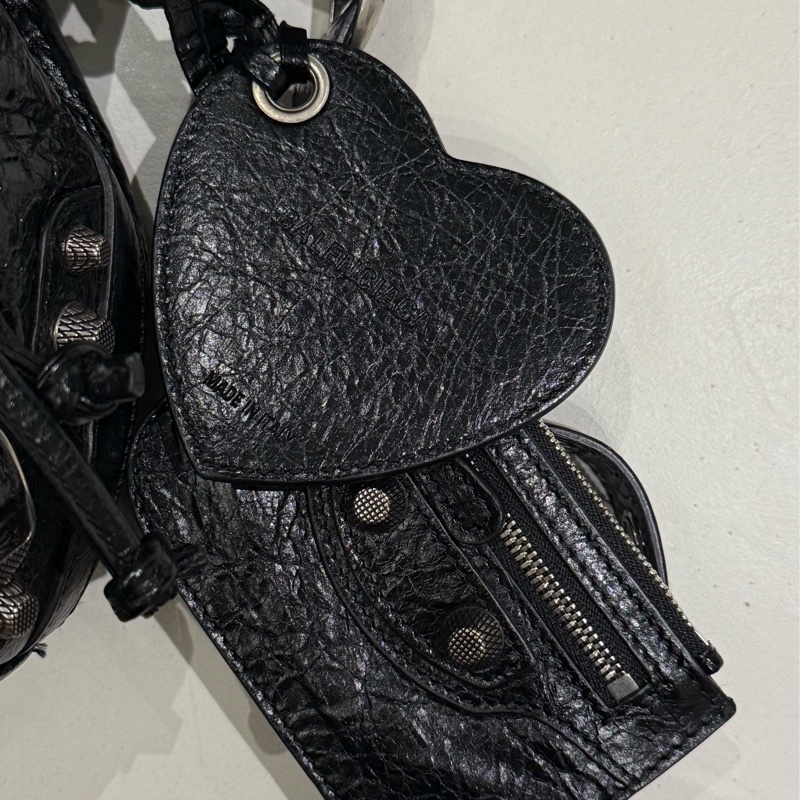 balenciaga 水桶包 降價為31000-4