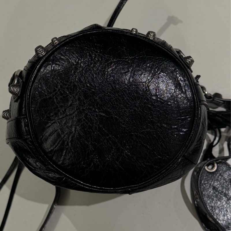 balenciaga 水桶包 降價為31000-7