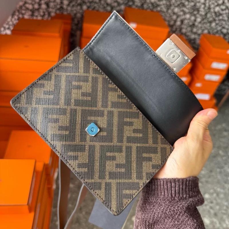 Fendi 復古風格小斜挎-3