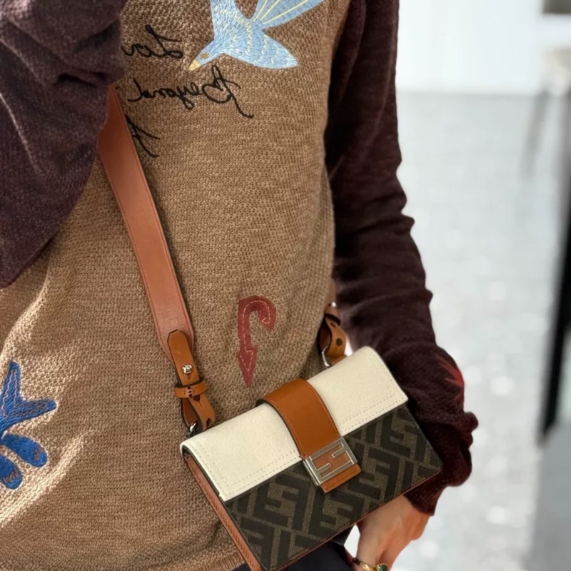 Fendi 復古風格小斜挎-4