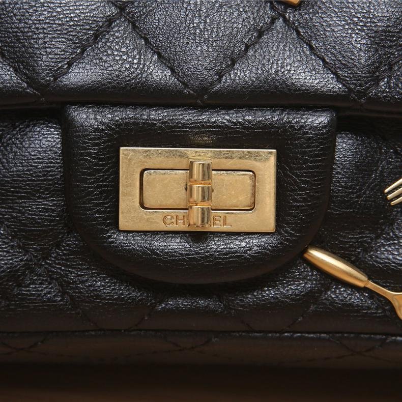 2.55 口蓋包小號24cm 晚宴刀叉徽章菱格紋 21開-5