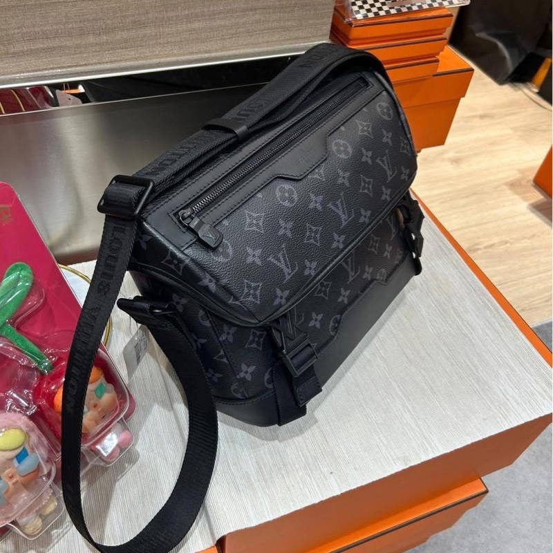 Lv Messenger Voyager PM M12517 NFC-1