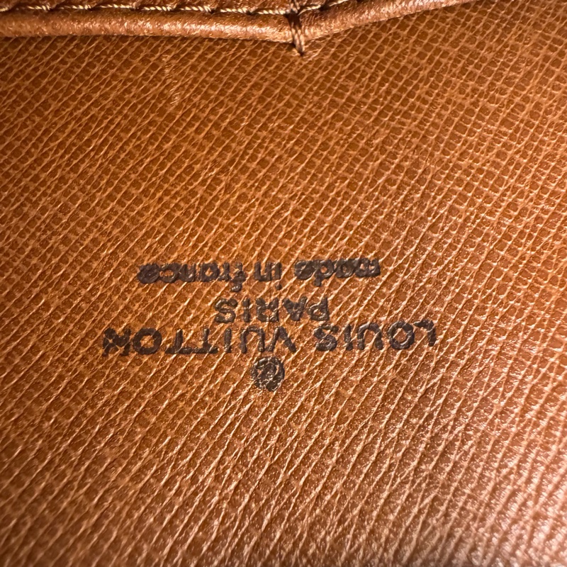 LV Monogram 老花手拿包-9