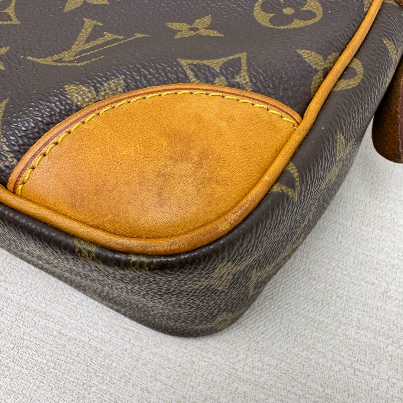 LV Monogram 老花手拿包-13