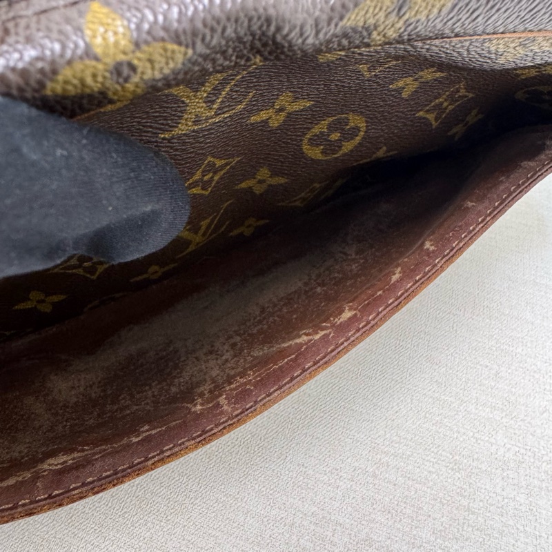 LV Monogram 老花手拿包-25