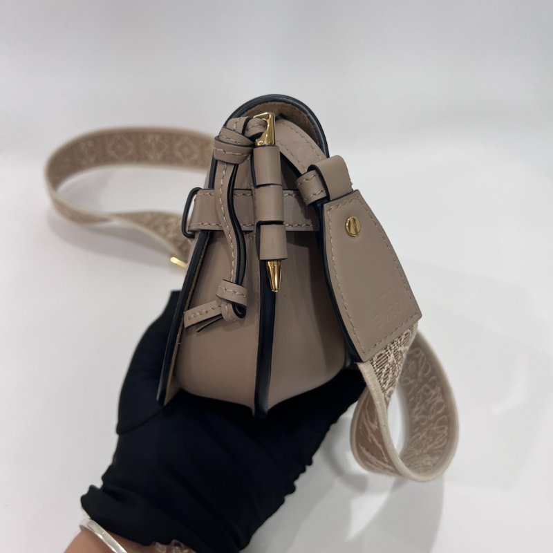 LOEWE 灰寬背帶GATE MINI-3