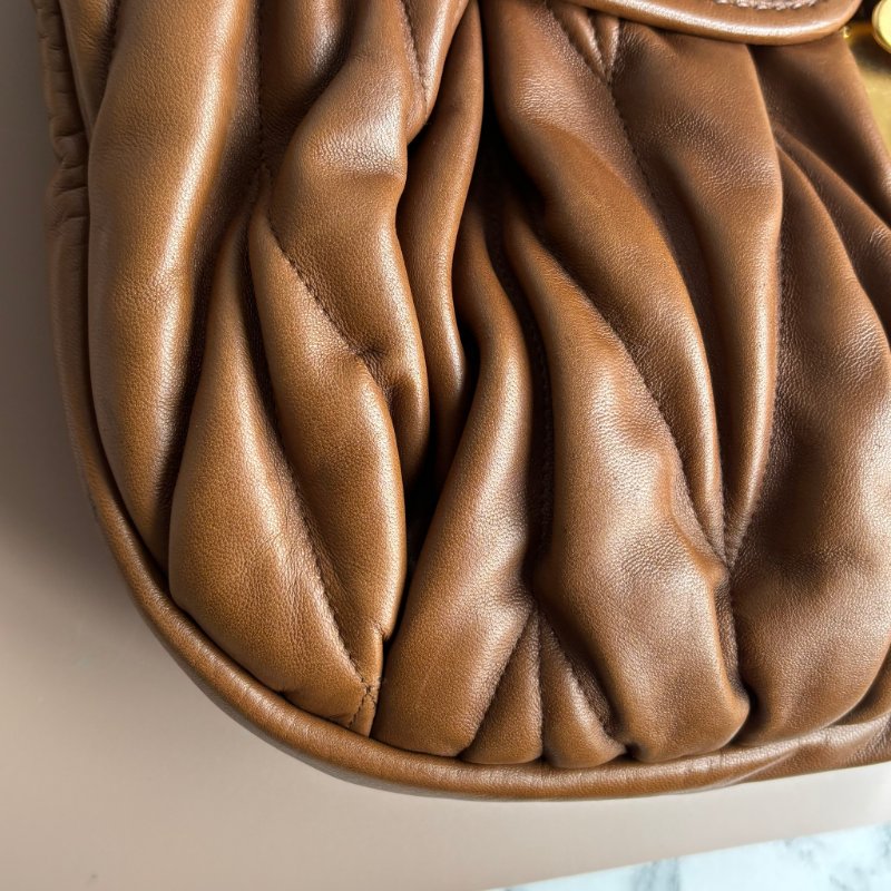 ::Miu Miu:: Coffer Hobo 棕色皮革可芙大肩背包 手提包 斜背包 Brown Matelassé Leather-12