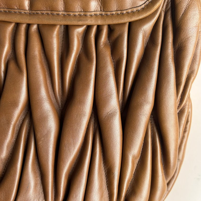 ::Miu Miu:: Coffer Hobo 棕色皮革可芙大肩背包 手提包 斜背包 Brown Matelassé Leather-26