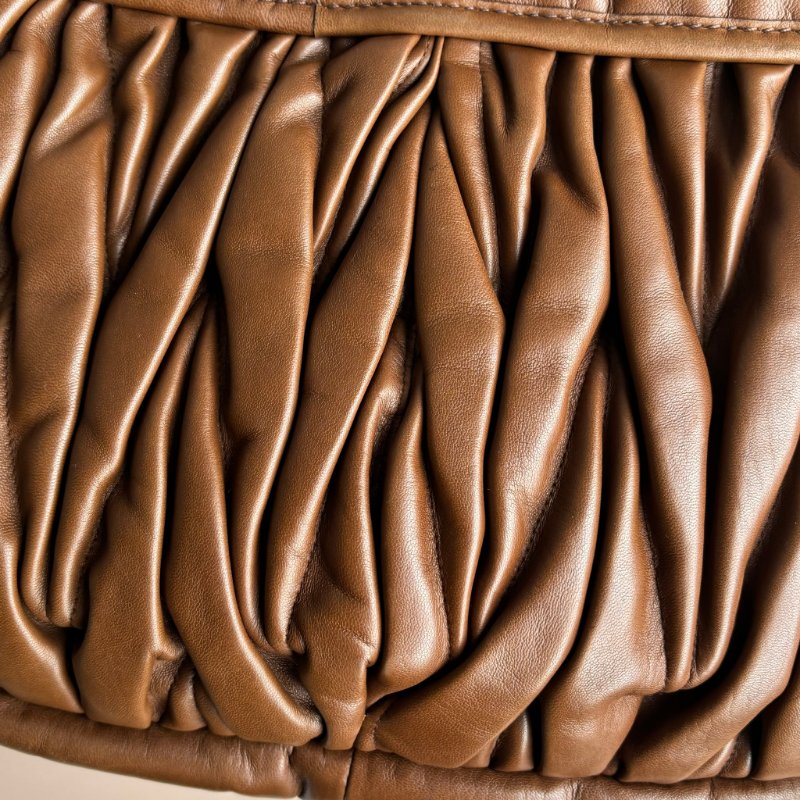 ::Miu Miu:: Coffer Hobo 棕色皮革可芙大肩背包 手提包 斜背包 Brown Matelassé Leather-27