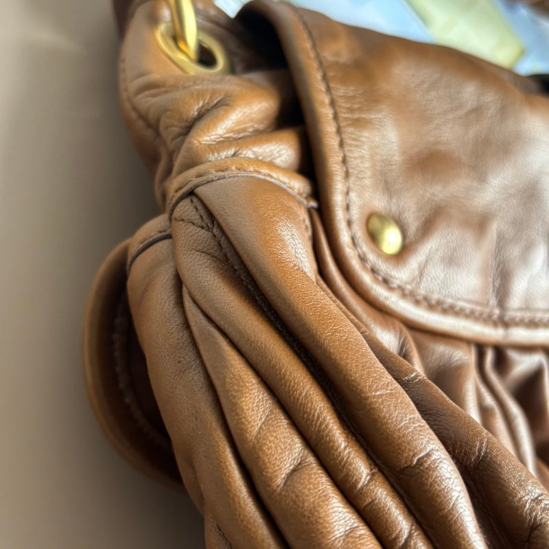 ::Miu Miu:: Coffer Hobo 棕色皮革可芙大肩背包 手提包 斜背包 Brown Matelassé Leather-34