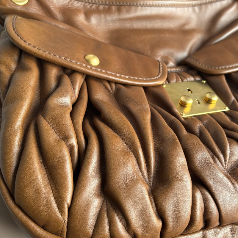 ::Miu Miu:: Coffer Hobo 棕色皮革可芙大肩背包 手提包 斜背包 Brown Matelassé Leather-46