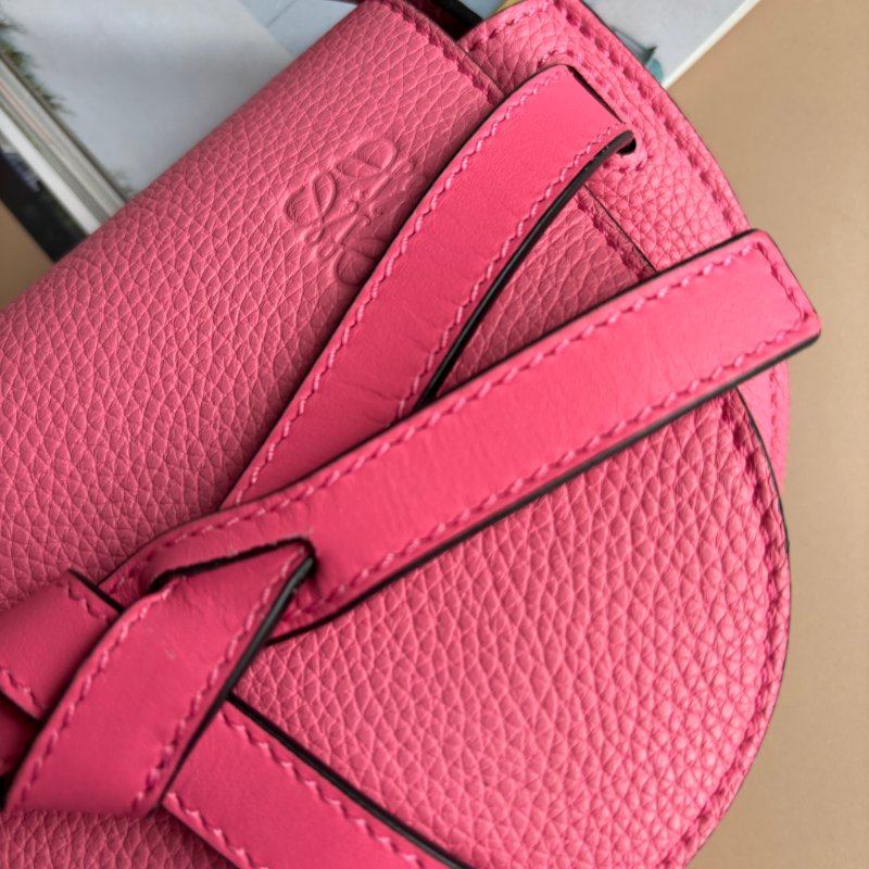 ::LOEWE:: 桃粉色 mini gate 斜背包-8