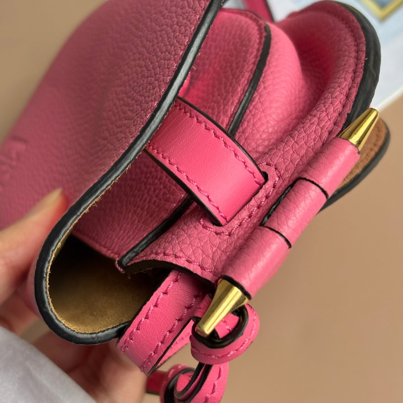 ::LOEWE:: 桃粉色 mini gate 斜背包-16