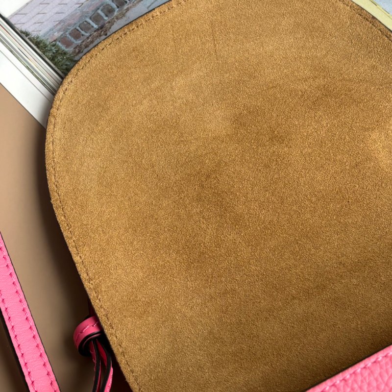 ::LOEWE:: 桃粉色 mini gate 斜背包-29