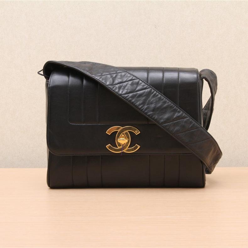 中古黑金羊大金扣斜背包黑色2開-0