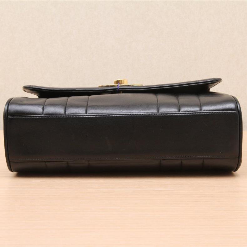 中古黑金羊大金扣斜背包黑色2開-2