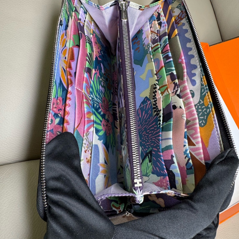 Hermes silk in 黑色絲巾長夾/自由之城&狗來富系列/全新閒置美品-2