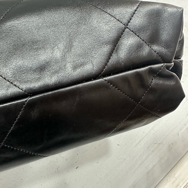 chanel AS3260 黑羊皮金釦肩背包 22 bag 小號-16