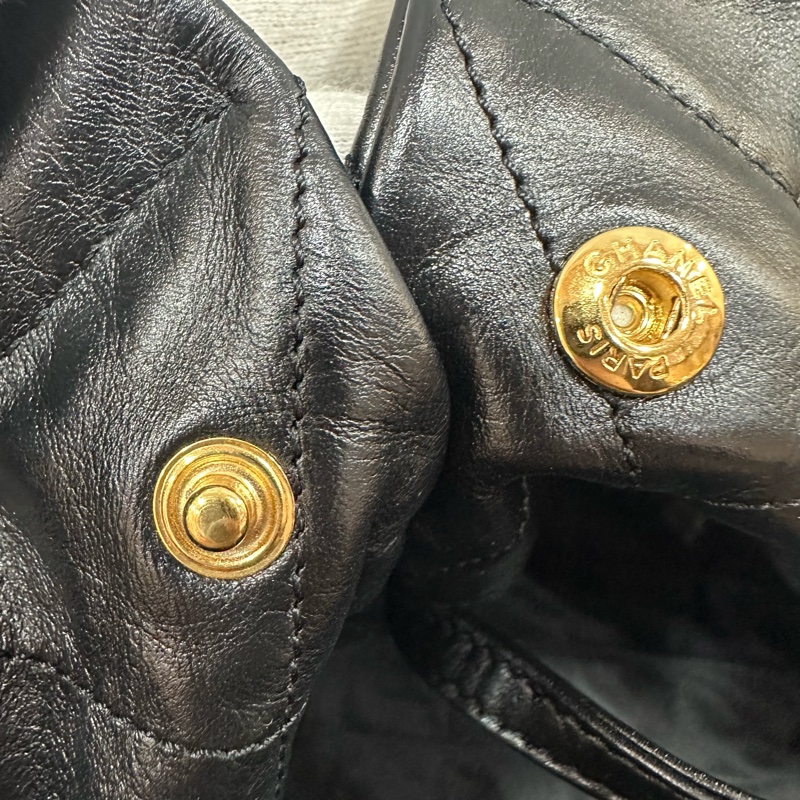 chanel AS3260 黑羊皮金釦肩背包 22 bag 小號-20