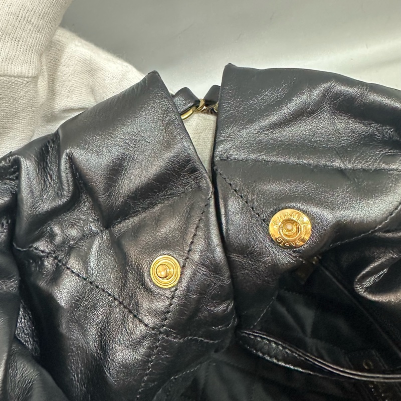 chanel AS3260 黑羊皮金釦肩背包 22 bag 小號-21