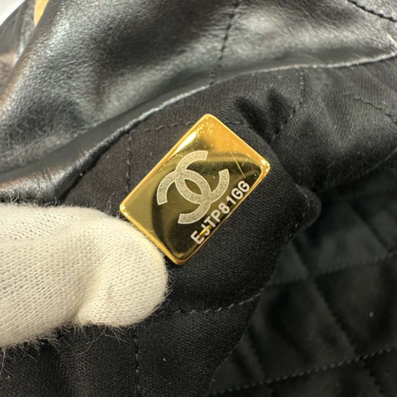 chanel AS3260 黑羊皮金釦肩背包 22 bag 小號-27