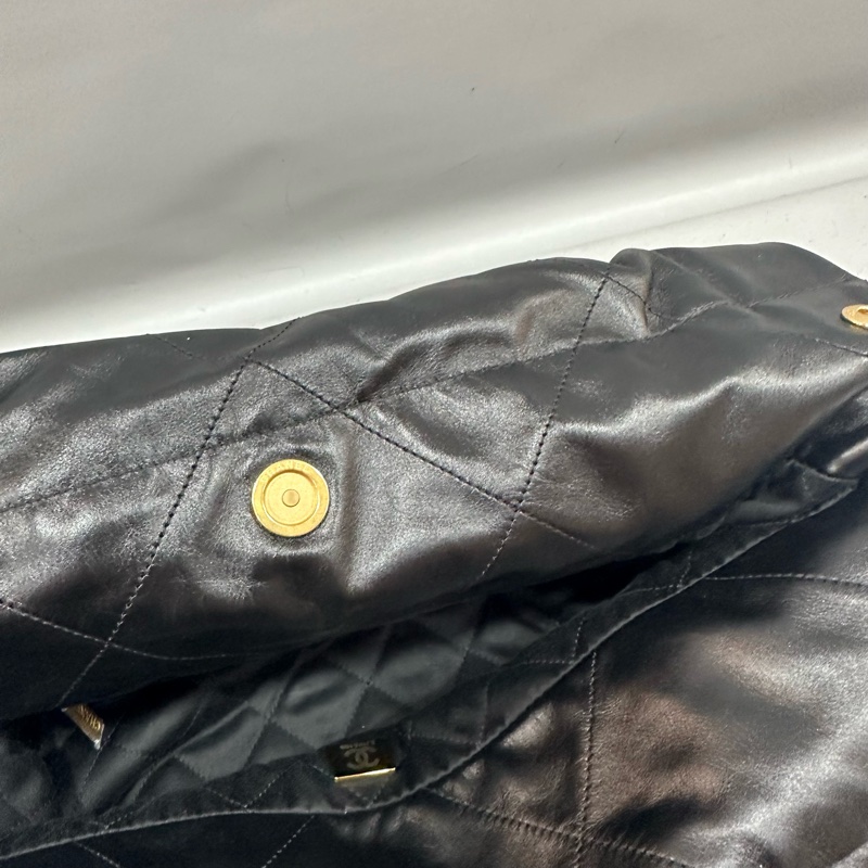 chanel AS3260 黑羊皮金釦肩背包 22 bag 小號-30