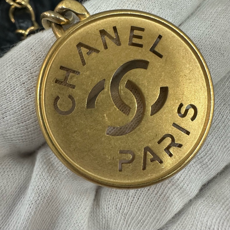 chanel AS3260 黑羊皮金釦肩背包 22 bag 小號-36