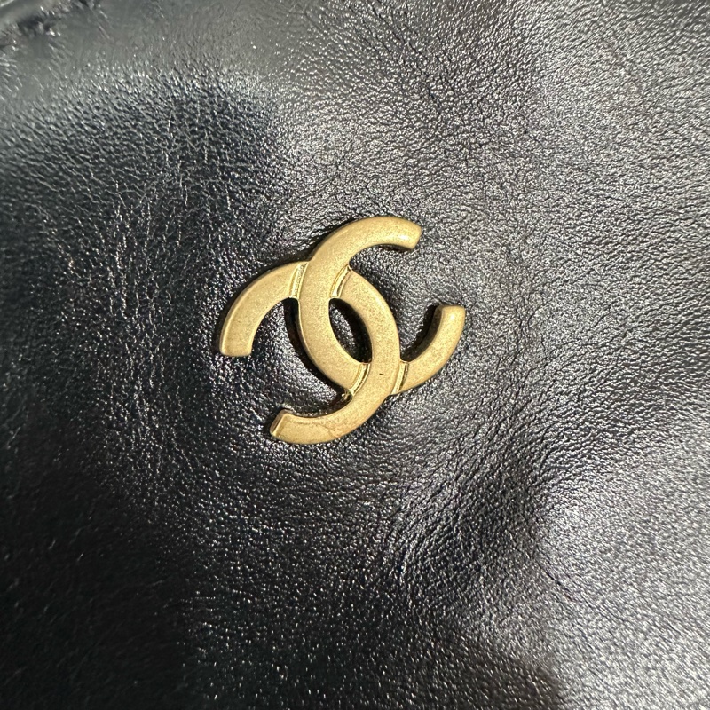 chanel AS3260 黑羊皮金釦肩背包 22 bag 小號-39