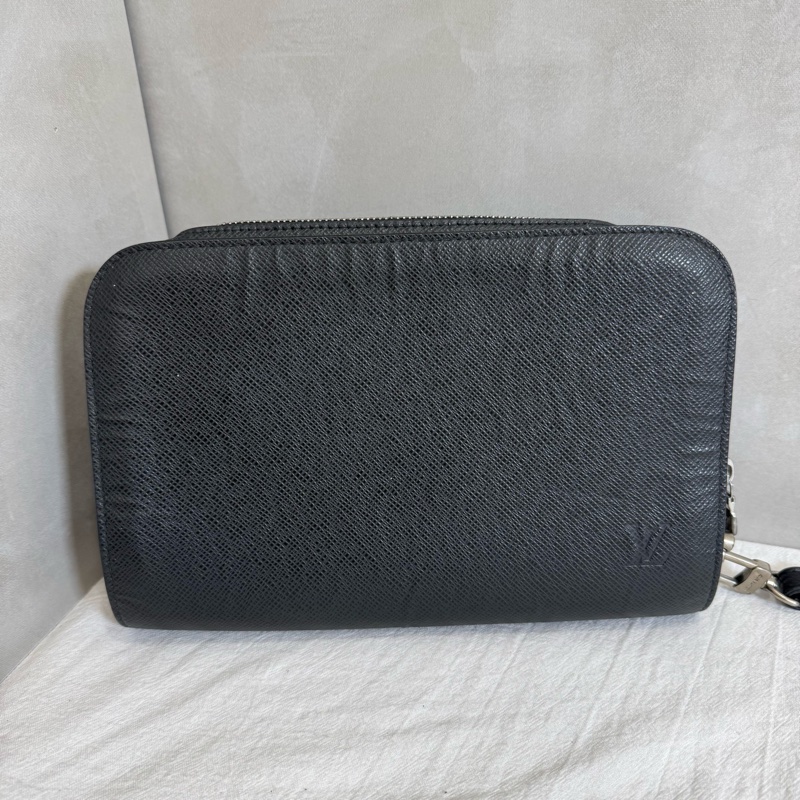 LV 鐵灰色 皮革 手拿包-3