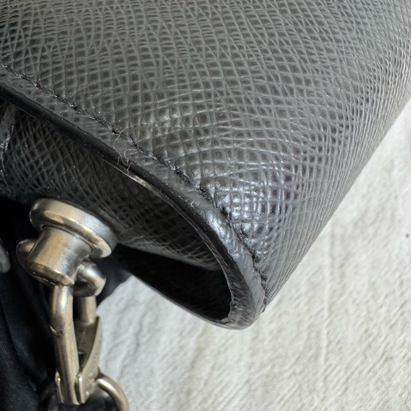 LV 鐵灰色 皮革 手拿包-6