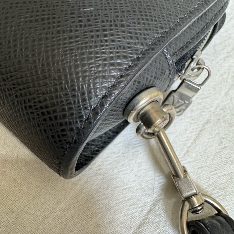 LV 鐵灰色 皮革 手拿包-9