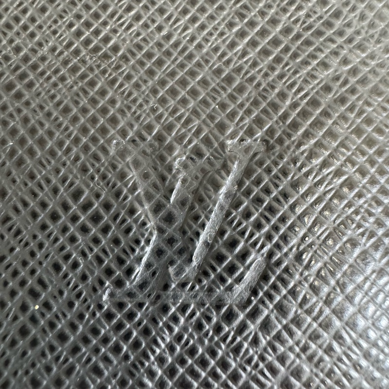 LV 鐵灰色 皮革 手拿包-10