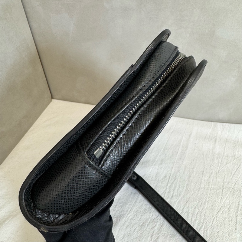 LV 鐵灰色 皮革 手拿包-12