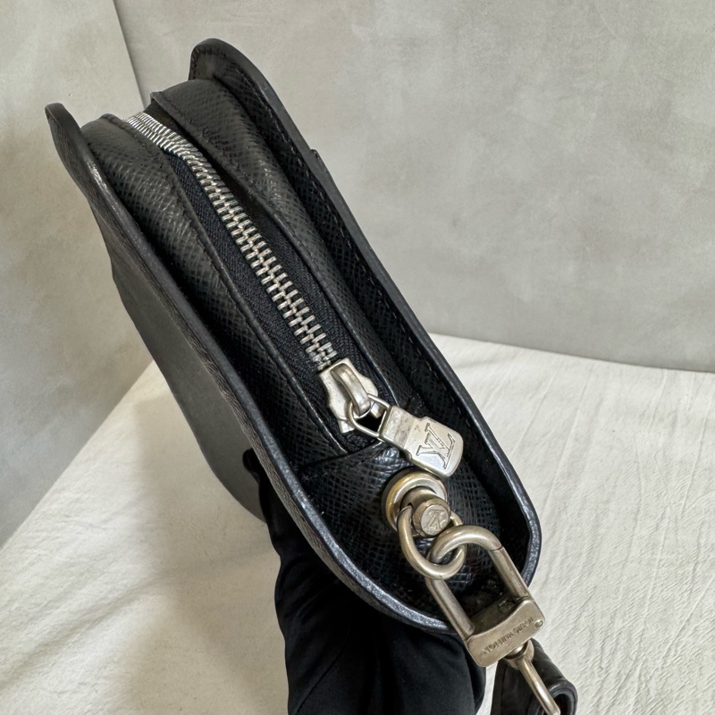 LV 鐵灰色 皮革 手拿包-13