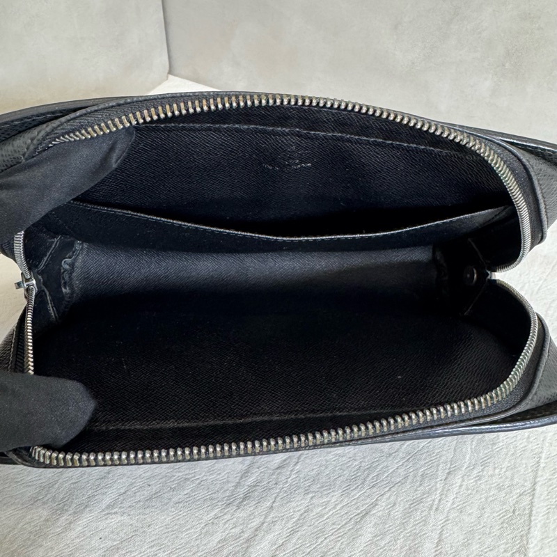 LV 鐵灰色 皮革 手拿包-14