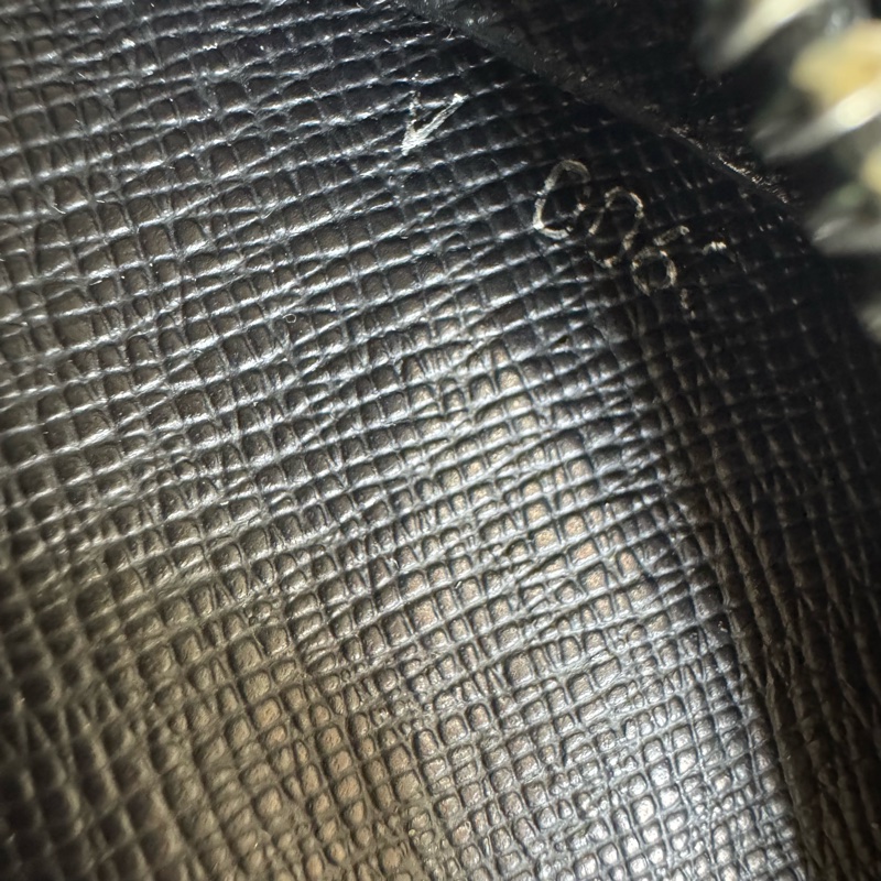 LV 鐵灰色 皮革 手拿包-16