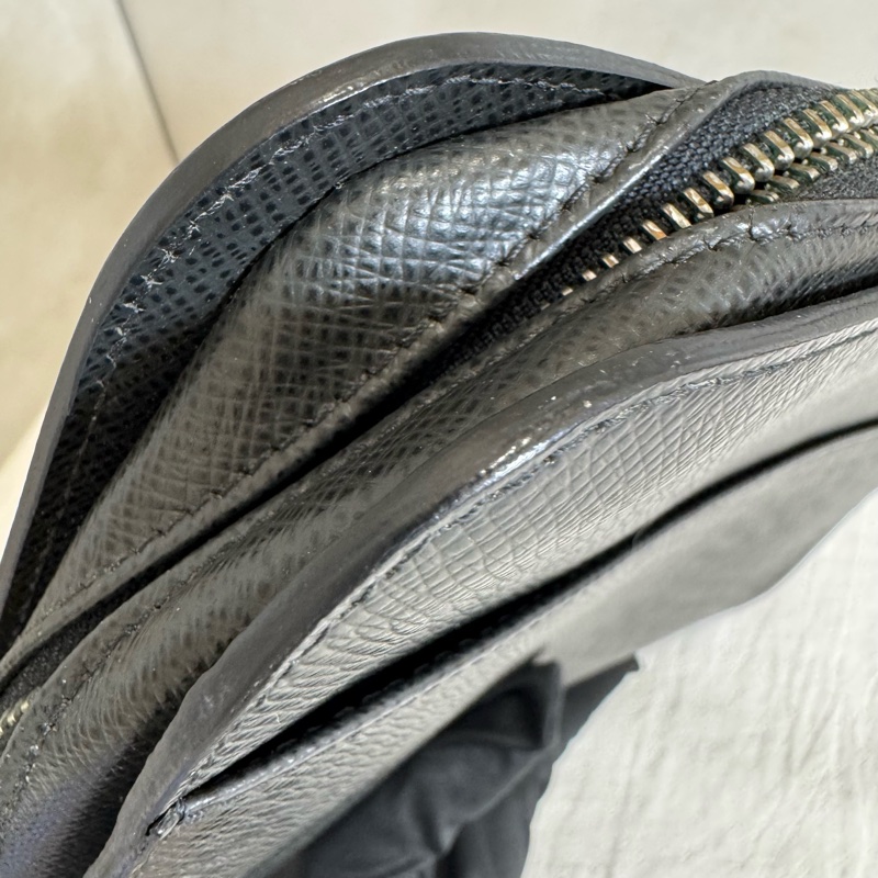 LV 鐵灰色 皮革 手拿包-17