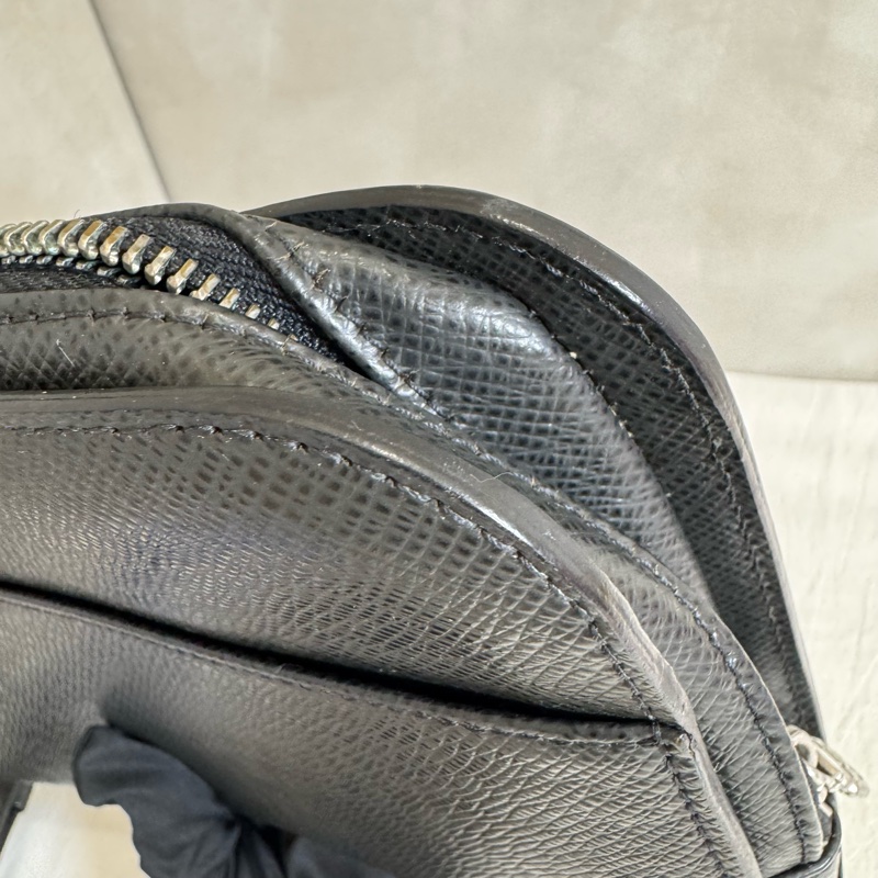 LV 鐵灰色 皮革 手拿包-18