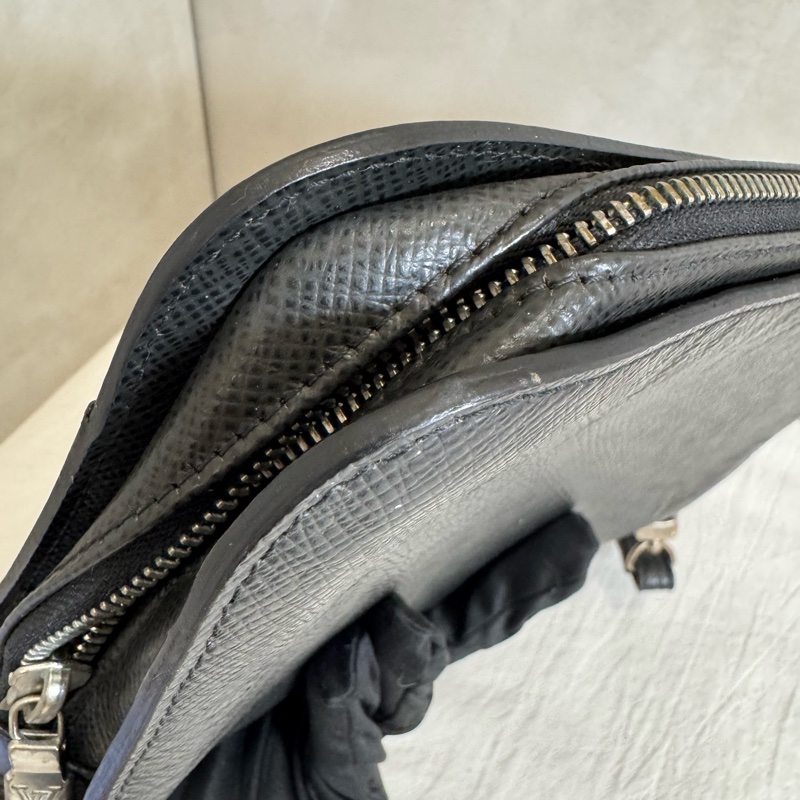LV 鐵灰色 皮革 手拿包-19