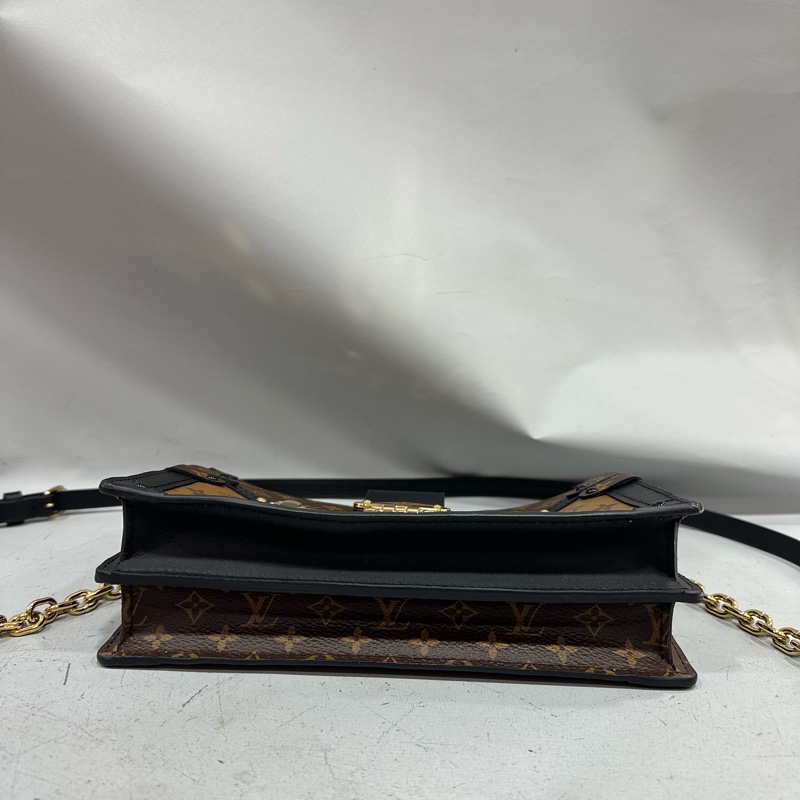 LV M43596 老花雙拼色金釦斜背包 trunk Clutch-4