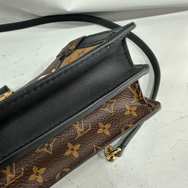 LV M43596 老花雙拼色金釦斜背包 trunk Clutch-8