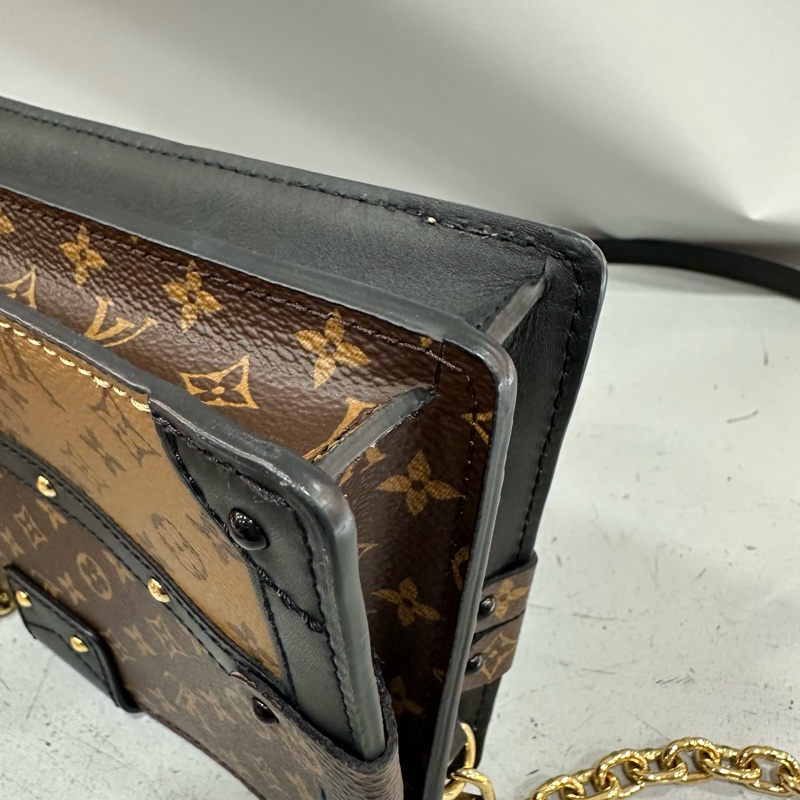 LV M43596 老花雙拼色金釦斜背包 trunk Clutch-10