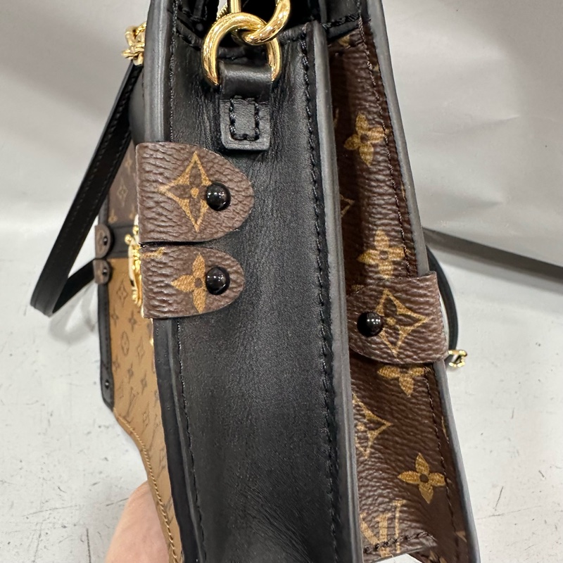 LV M43596 老花雙拼色金釦斜背包 trunk Clutch-14