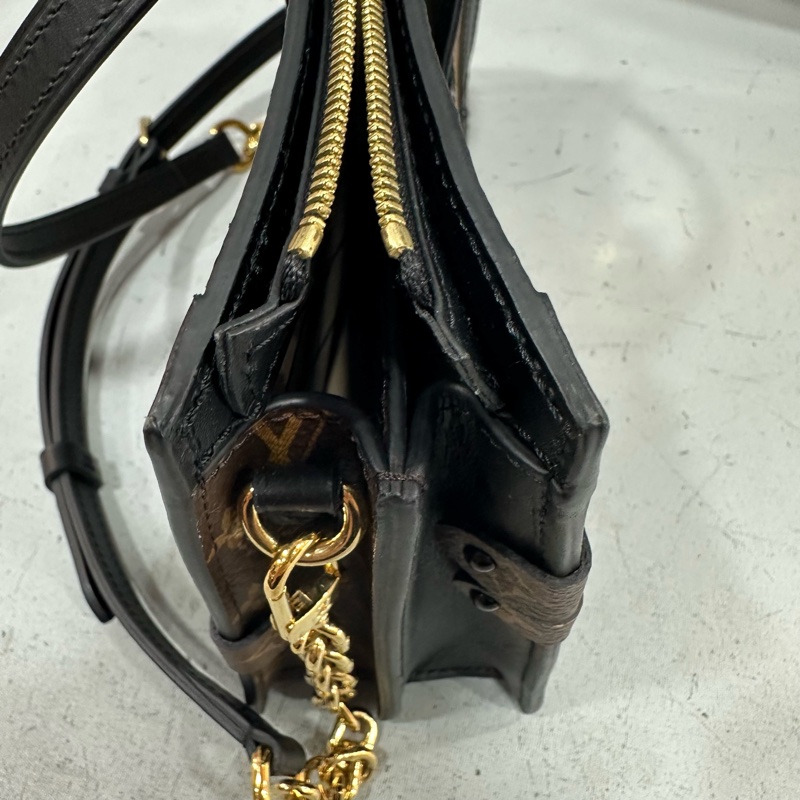 LV M43596 老花雙拼色金釦斜背包 trunk Clutch-16
