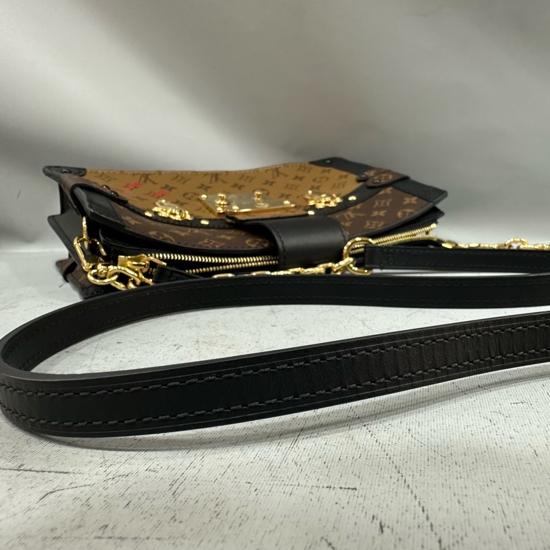 LV M43596 老花雙拼色金釦斜背包 trunk Clutch-45