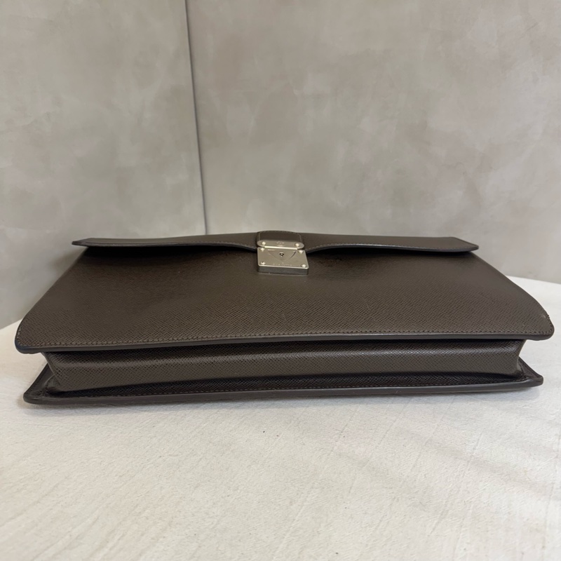 LV 咖啡色 EPI Robusto 1商務包-5
