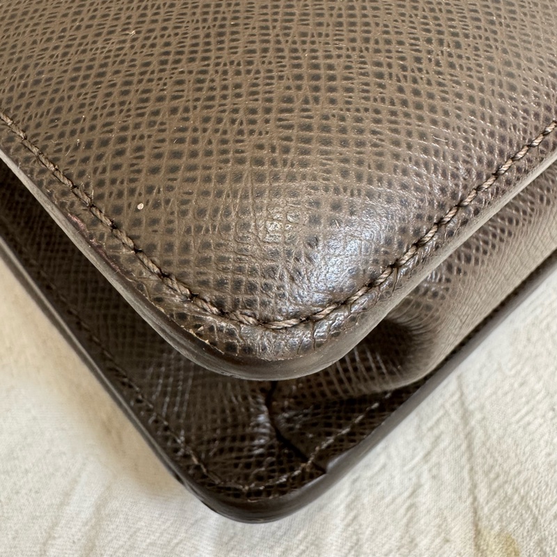 LV 咖啡色 EPI Robusto 1商務包-12